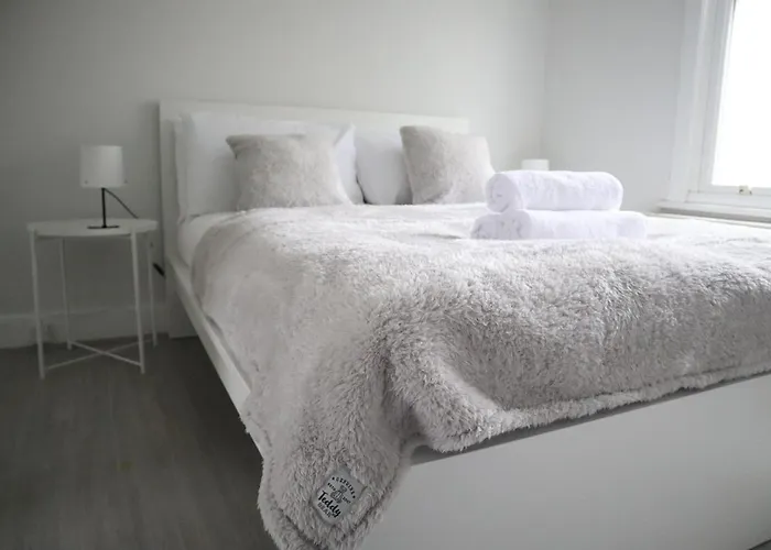 Twelve Thirty Serviced Apartments - 2 Croydon